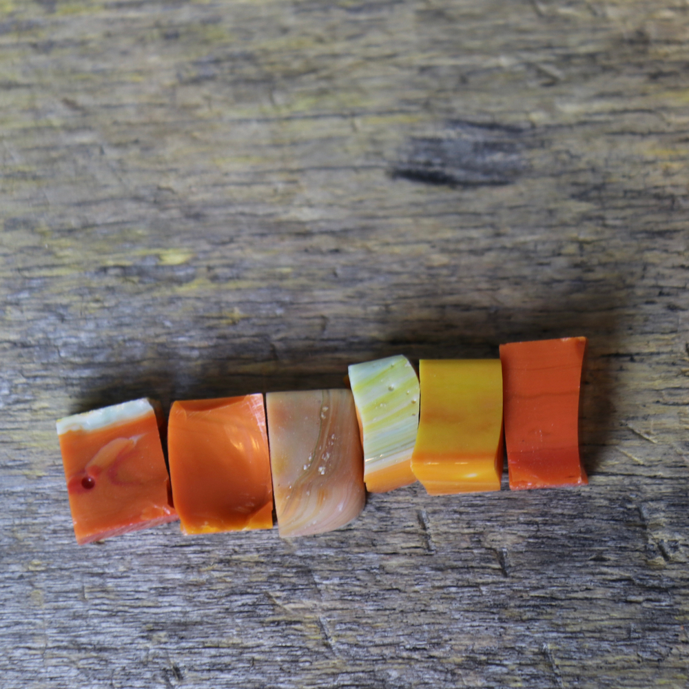 Смальта красного цвета