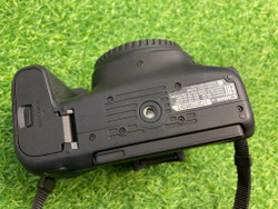 Canon EOS 77D (2.100 кадров)