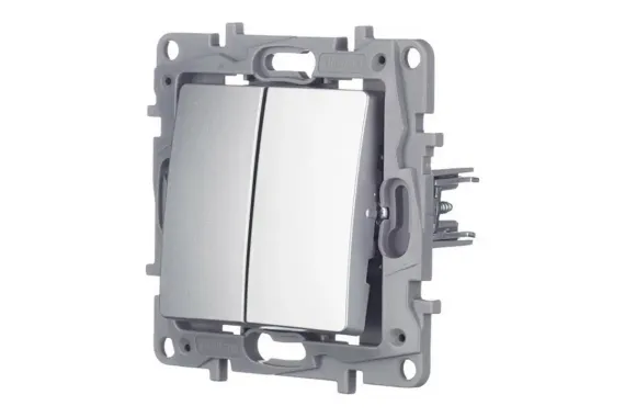 Выключатель Legrand Etika 2-клавишный проходной алюминий 25620