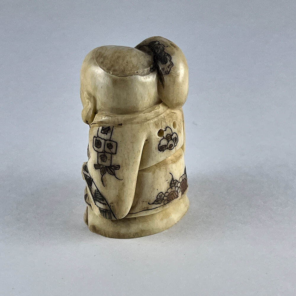 Статуэтка нэцкэ Мальчик с мешком волшебного риса