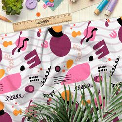 Ткань саржа сиреневые космические пятна на белом фоне с волной