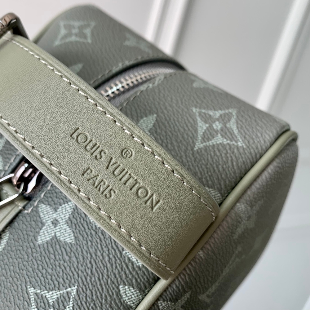 Louis Vuitton Locker Dopp Kit