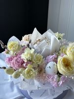 Композиция в коробке с куличем 130гр.