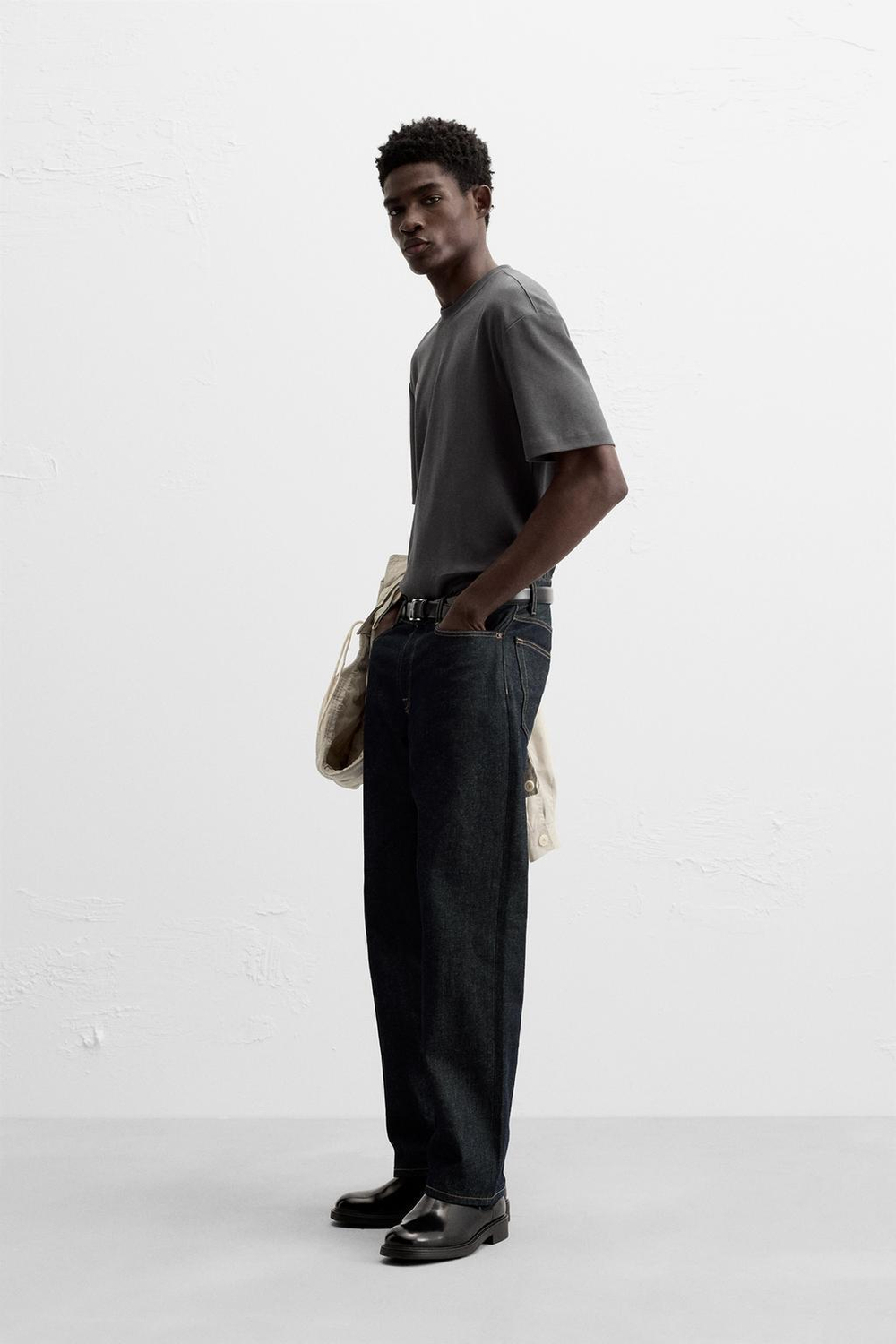 Базовая футболка regular fit