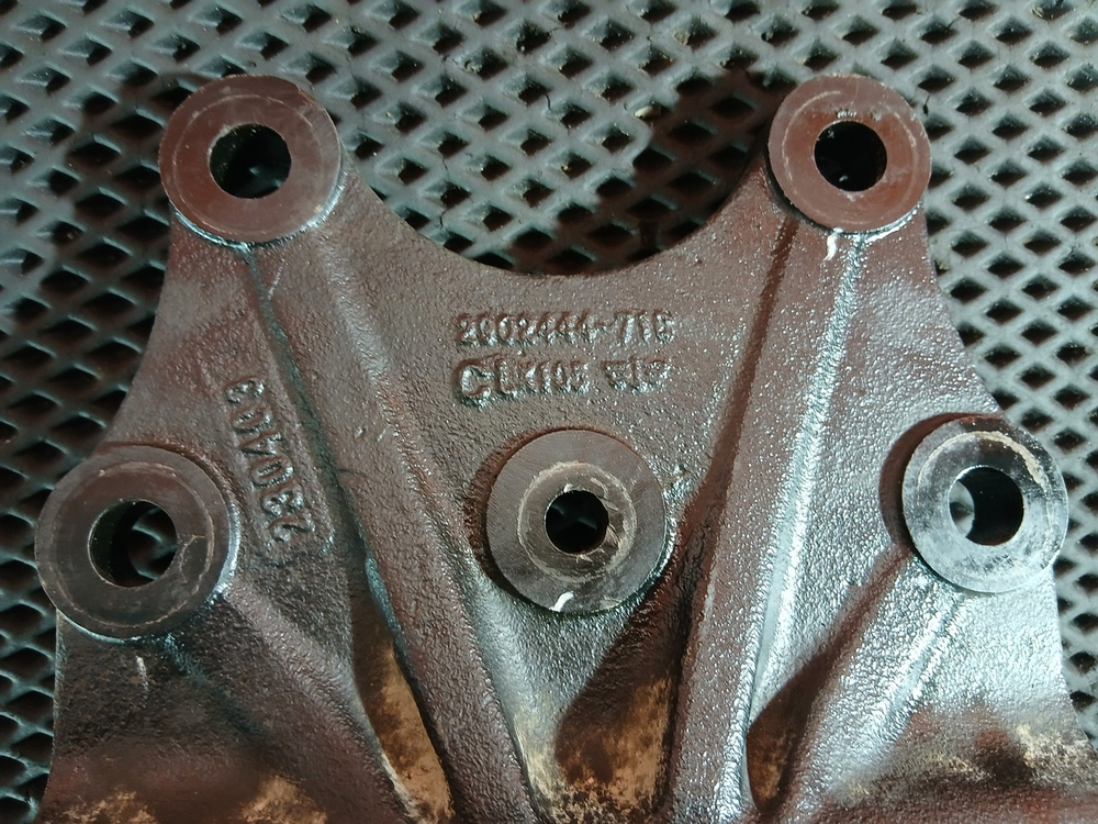 Кронштейн крепления передней рессоры передний