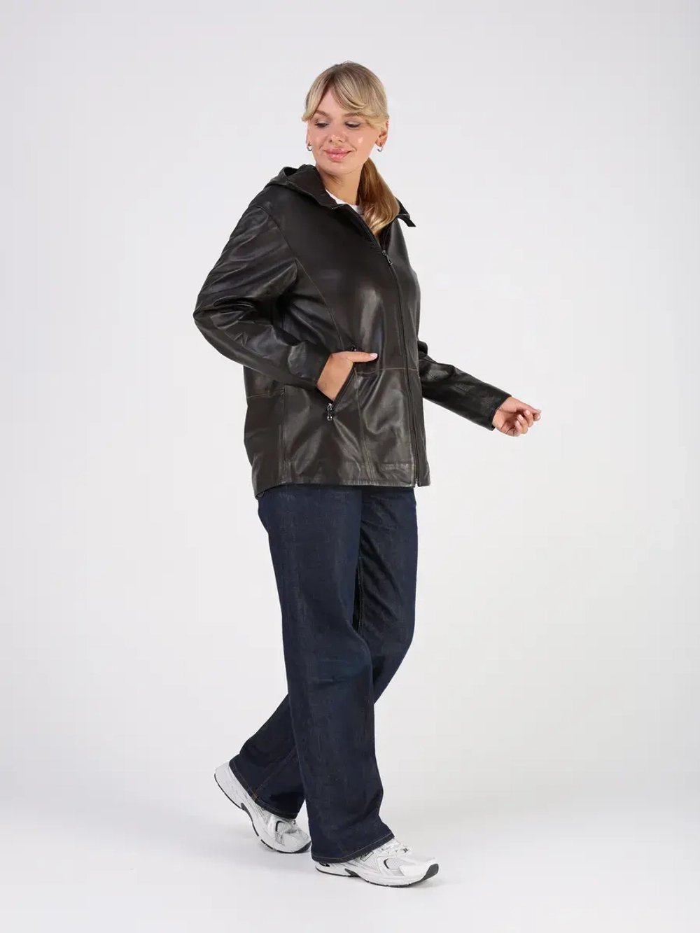 Кожаная куртка демисезонная с капюшоном оверсайз