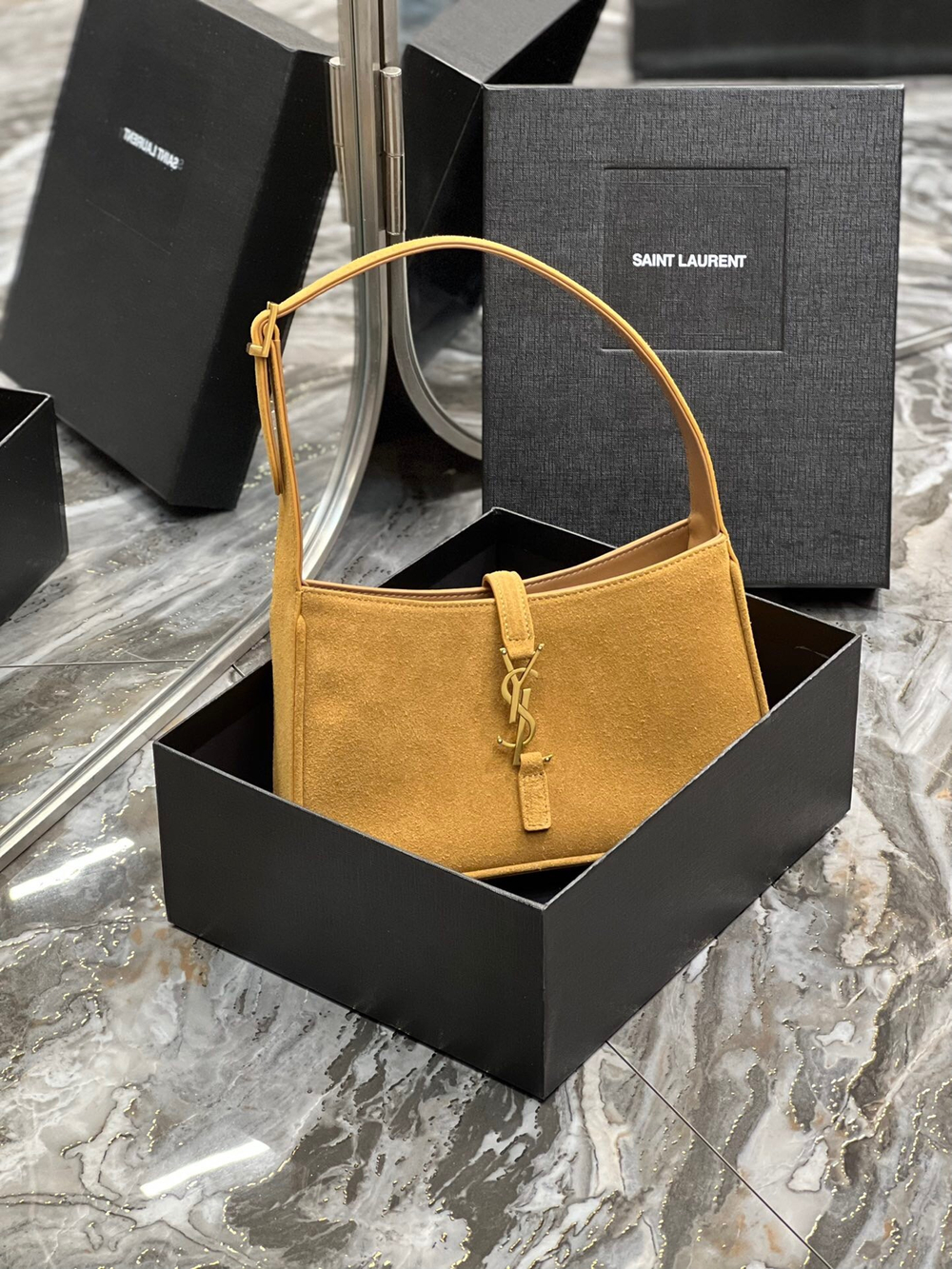 Saint Laurent Le 5 à 7 Hobo Bag