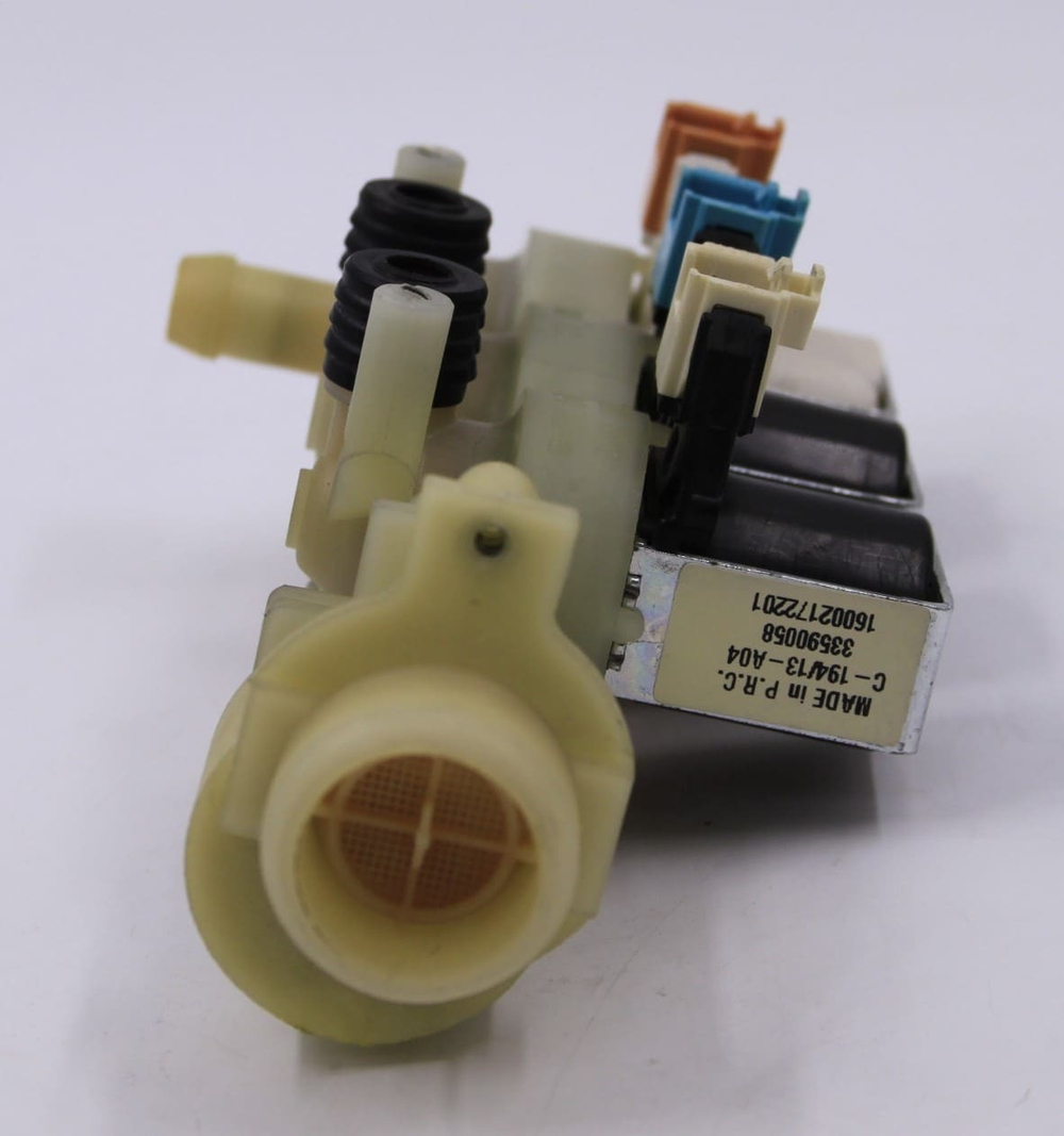 Электромагнитный клапан подачи воды для стиральной машины Indesit, Ariston (тройной, под фишку) C00110331