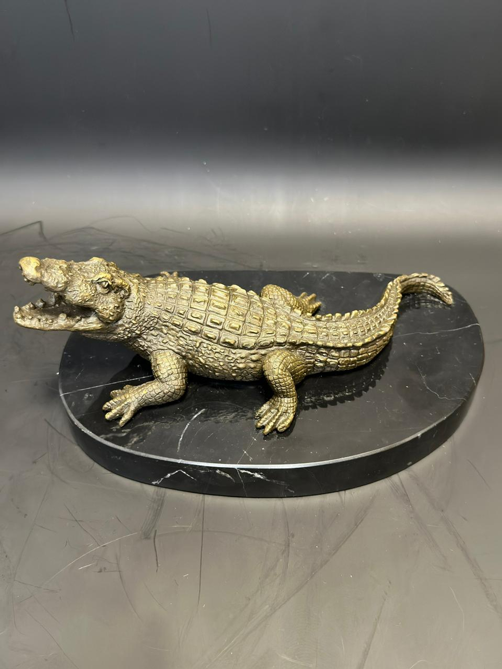 Бронзовая скульптура «Крокодил»