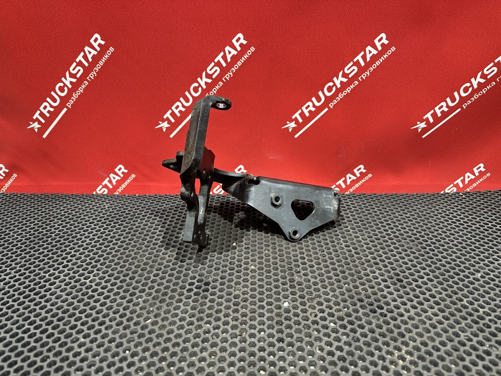 Кронштейн клапана горного тормоза 2018г