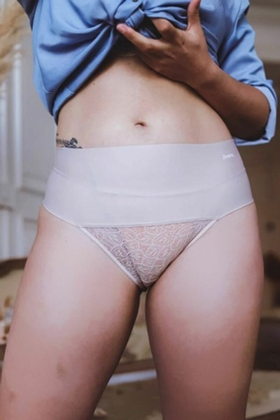 Трусики-бразилиана со средней линией талии Finesse (Размер: S-M) (Цвет: телесный)