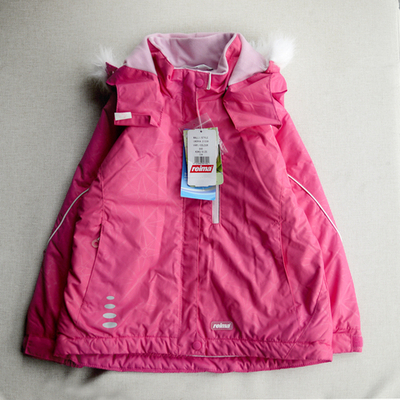 Куртка с мехом на капюшоне и карманами на молнии