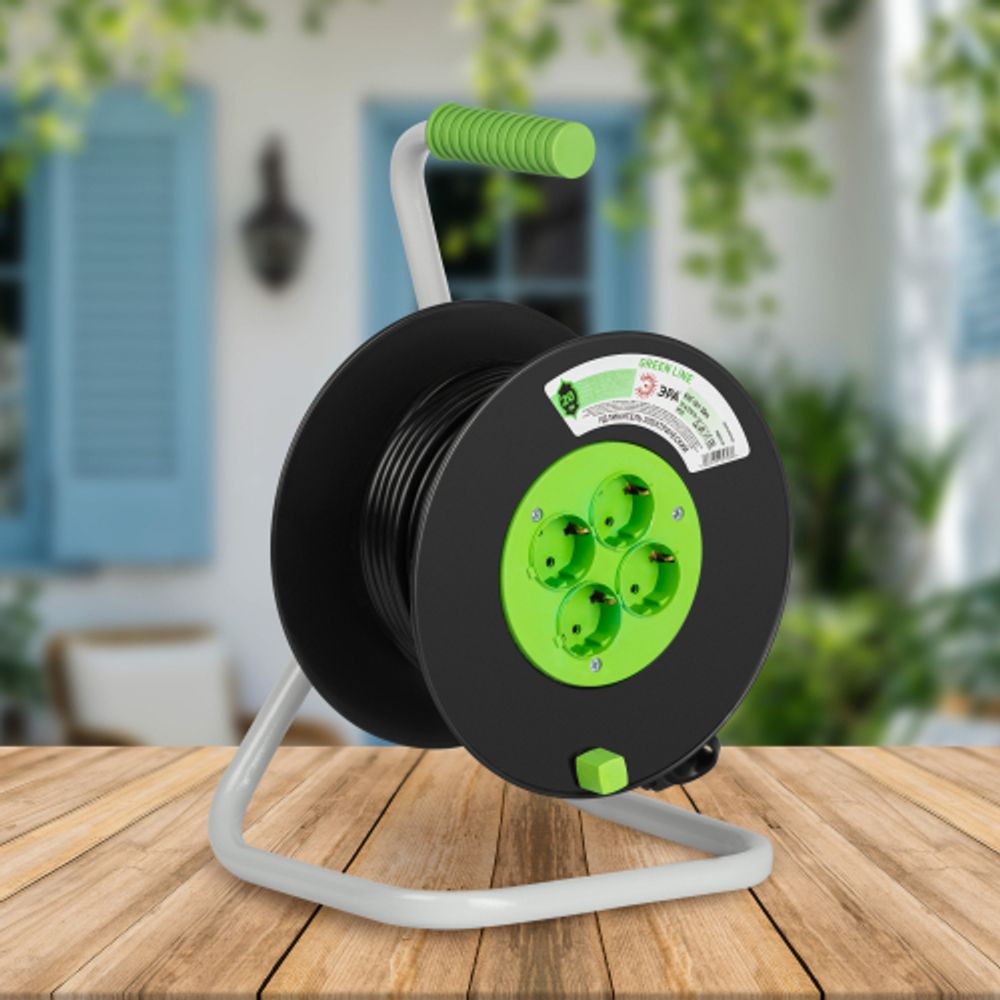 Удлинитель силовой ЭРА GREEN LINE KAT-3x1-20m Greenline на катушке пластик 4 розетки с заземлением 20м ПВС 3x1мм2 | Силовые удлинители