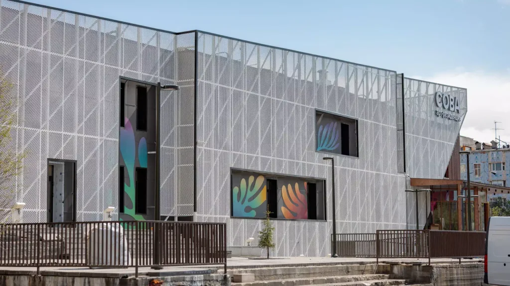 Открытие арт-резиденции «Сова» со световым оборудованием Elation