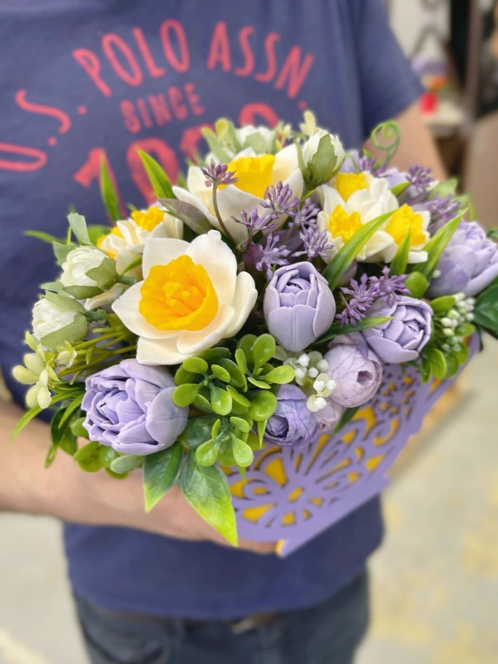 Букет из мыла в руках «Фан-вайлет» Magic Benefit Soap