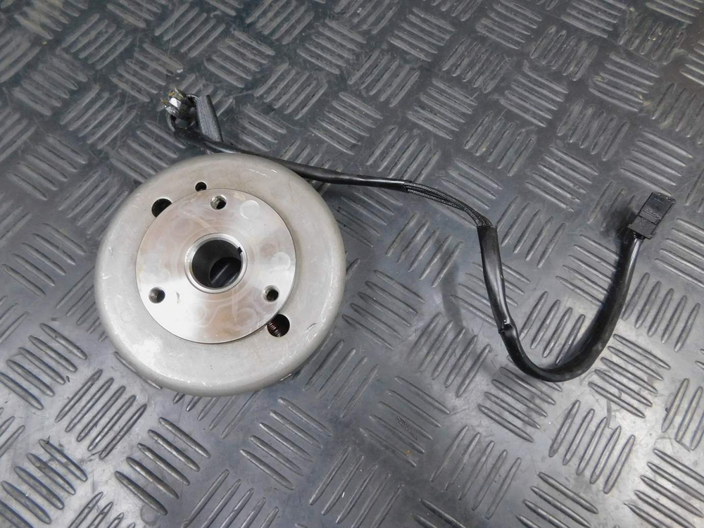 Генератор Kawasaki ZZR 400 98 053007