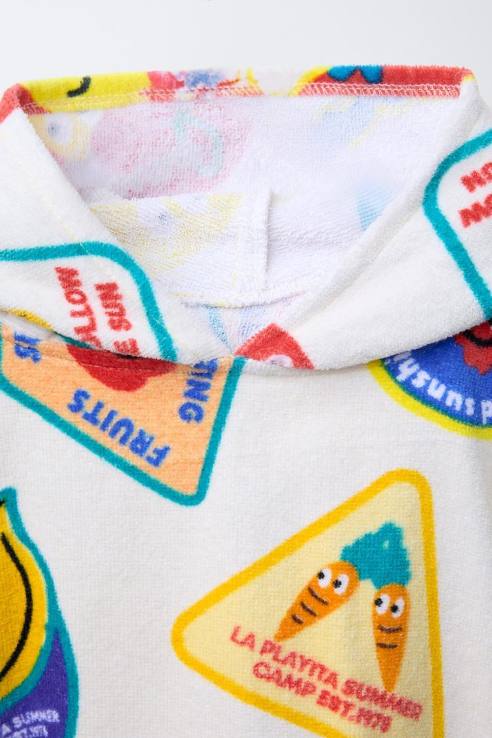 ZARA ПОЛОТЕНЦЕ ПОНЧО ИЗ МАХРОВОЙ ТКАНИ С ПРИНТОМ «ФРУКТЫ», ЭКРЮ