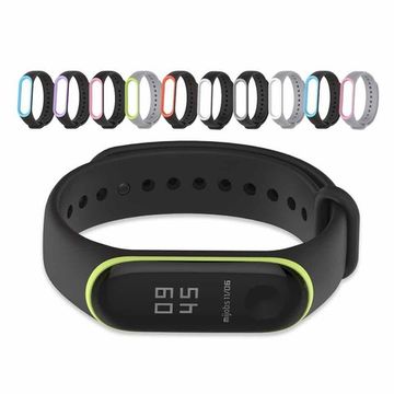 Cиликоновый двухцветный ремешок для фитнес браслета Xiaomi Mi Band 3 / 4 Черный с зеленой вставкой