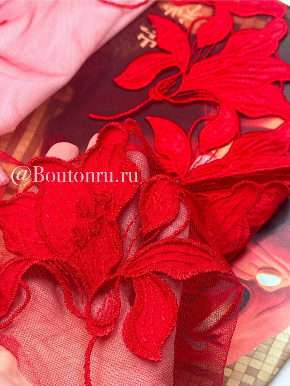Кружево красное с вышитыми цветами "Лилии" 260 мм