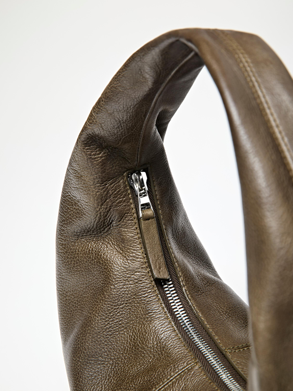 Massimo Dutti Средняя сумка-полумесяц из кожи наппа, хаки