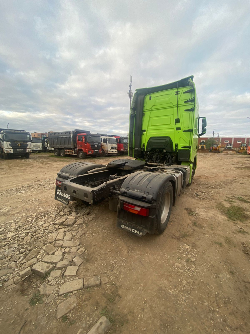 Shacman (Shaanxi) SX* 4x2 Седельный тягач SX4188YY381 (Дизельный, 12,5 л, 473 л.с., АТ)