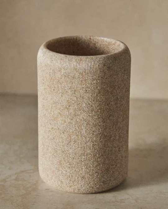 ZARA HOME СТАКАН ДЛЯ ЗУБНЫХ ЩЕТОК ИЗ СМОЛЫ, БЕЖЕВЫЙ