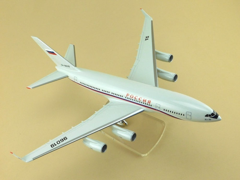 Модель самолета Ил-96-300 (М1:144, СЛО Россия)