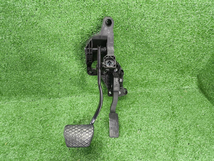 Педаль Omoda C5 (2022-н.в.)