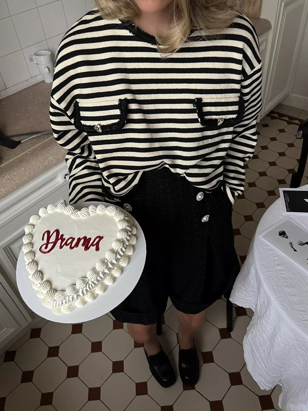 Свитшот с накладными карманами