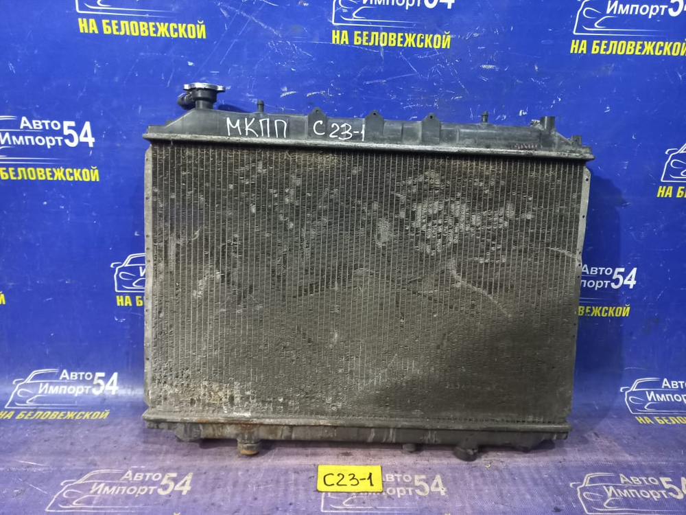 Радиатор двигателя NISSAN SERENA 1991