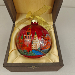 Шар новогодний с круговой росписью Палех "Москва. Большой театр" на красном в футляре