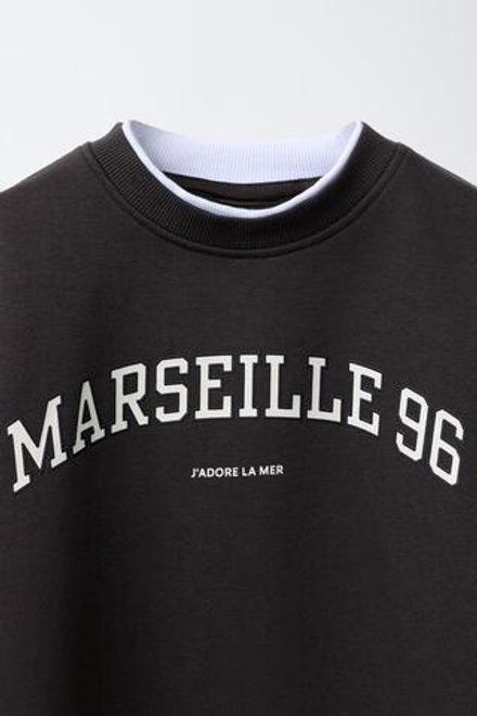 ZARA КОМПЛЕКТ ИЗ ТОЛСТОВКИ И РАСКЛЕШЕННЫХ ЛЕГИНСОВ С НАДПИСЬЮ, КОРИЧНЕВЫЙ