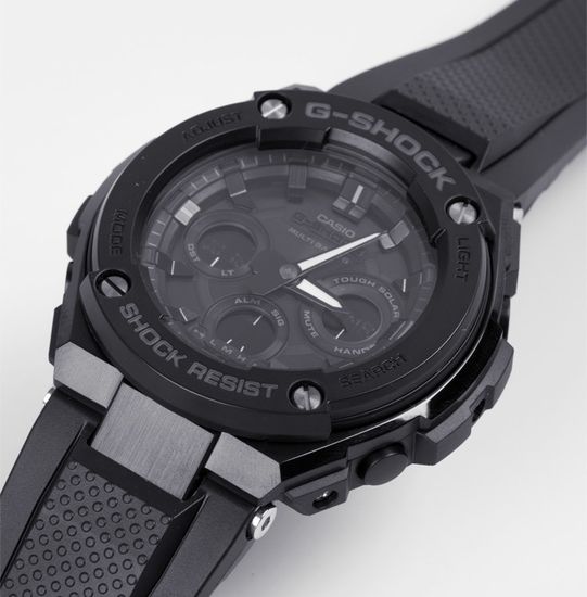 Наручные часы Casio G-Shock GST-W300G-1A1ER