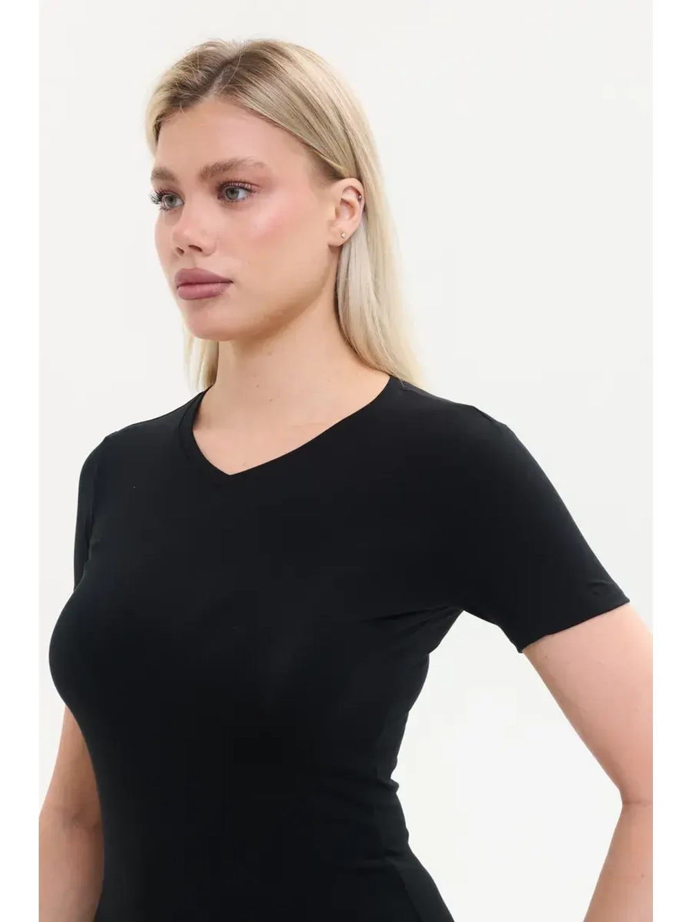 Футболка летняя с V-вырезом