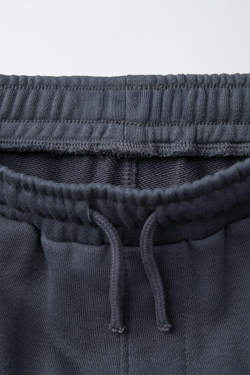 ZARA КОМПЛЕКТ ИЗ ХУДИ И БРЮК-ДЖОГГЕРОВ ИЗ МЯГКОЙ ТКАНИ С НАШИВКОЙ, АНТРАЦИТОВО-СЕРЫЙ