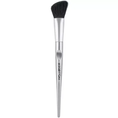 Кисть для лица Influence Beauty мультифункциональная скошенная MA -22R