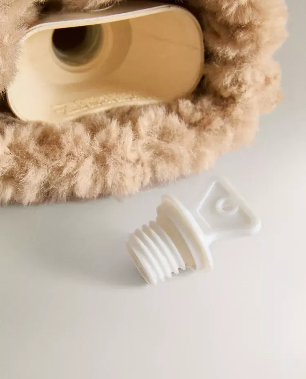 ZARA HOME ГРЕЛКА ИЗ ИСКУССТВЕННОГО МЕХА, БЕЖЕВЫЙ