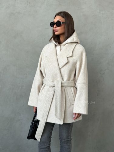 Бежевое шерстяное пальто с утепленным жилетом