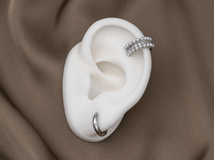 Кафф с бусинами и стразами