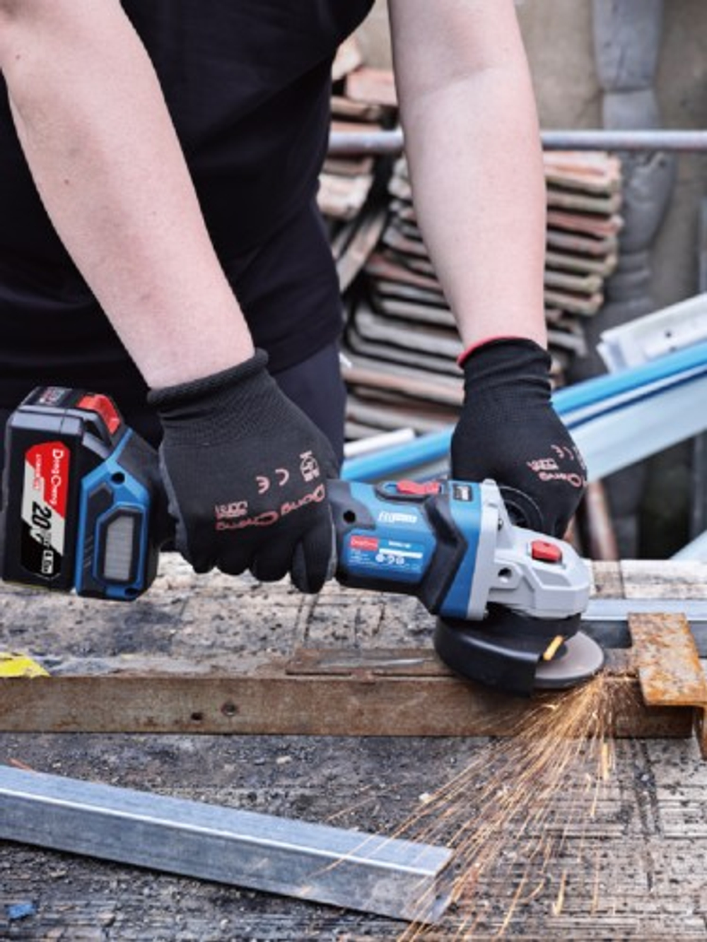 Угловая шлифмашина аккумуляторная DongCheng DCSM04-125 (TYPE EM) АКБ 2х 4Ач, ЗУ 2А DCSM04-125(TYPE EM)