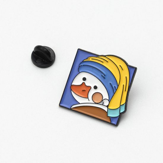 Значок металлический "Уточка с жемчужной сережкой", 2,9х2,7 см