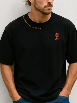 Футболка черная с принтом лошадь нелинейное решение