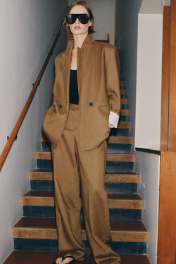 ZARA ДВУБОРТНЫЙ ЛЬНЯНОЙ БЛЕЙЗЕР СО СКАТАННЫМИ РУКАВАМИ, КАРАМЕЛЬНЫЙ