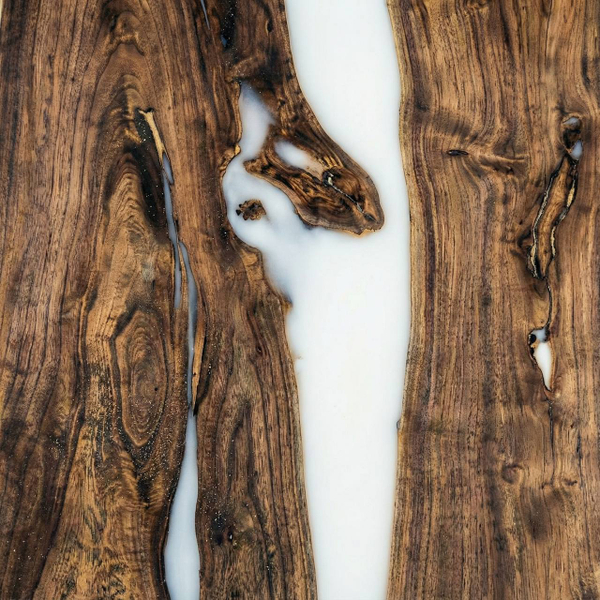 Орех с эпоксидной смолой