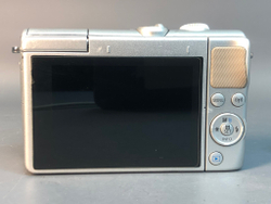 Canon EOS M100, не включается.