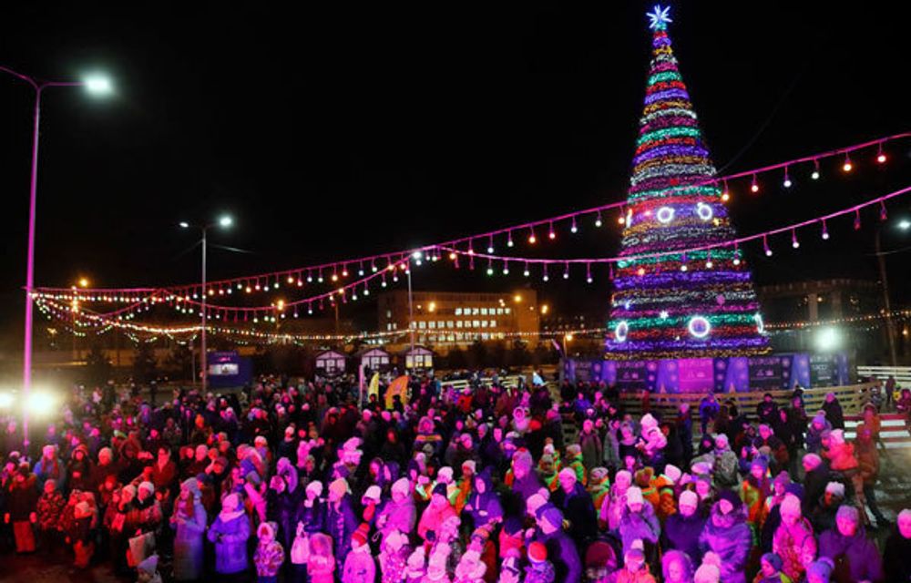 Светодинамическая елка каркасная-узкая с встроенной гирляндой "Евро-2" 5 м