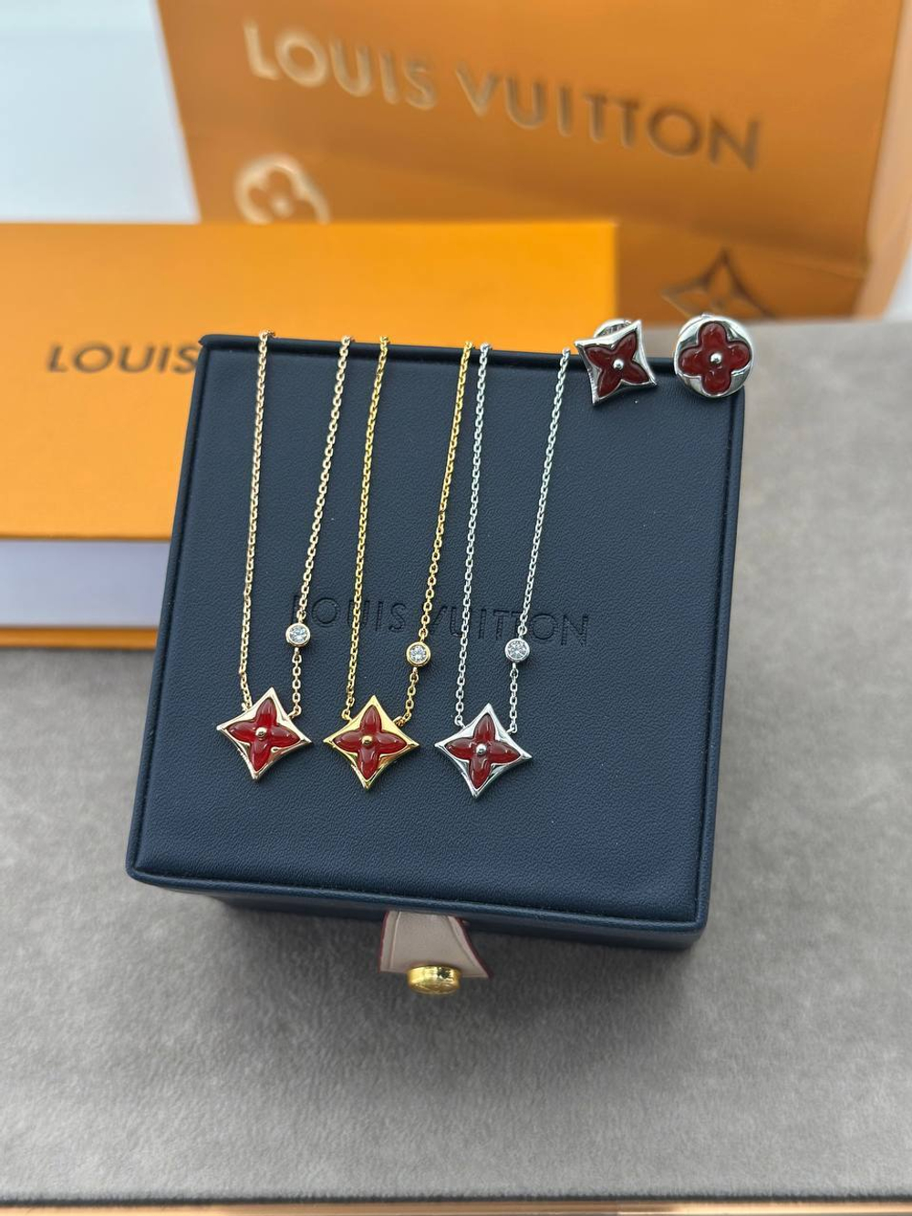Серьги Van Cleef & Arpels