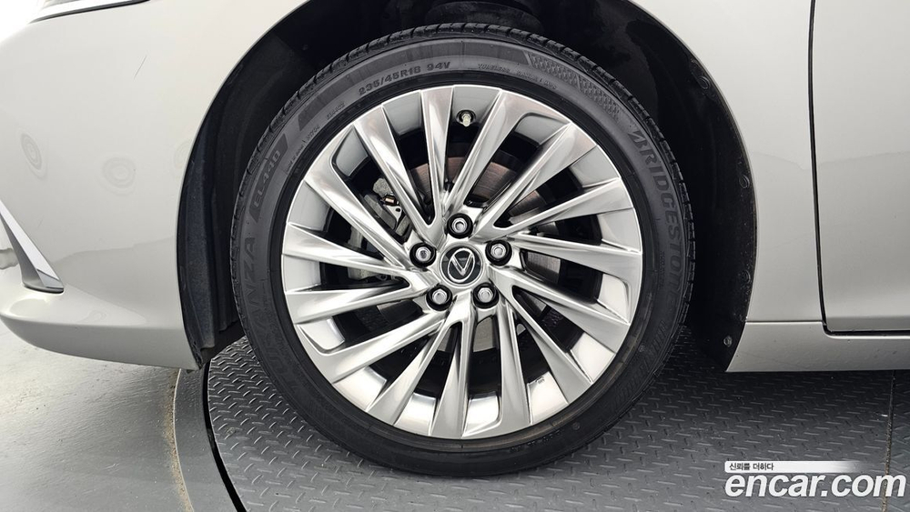 Lexus ES300h 7 Generation Executive (06.2020)