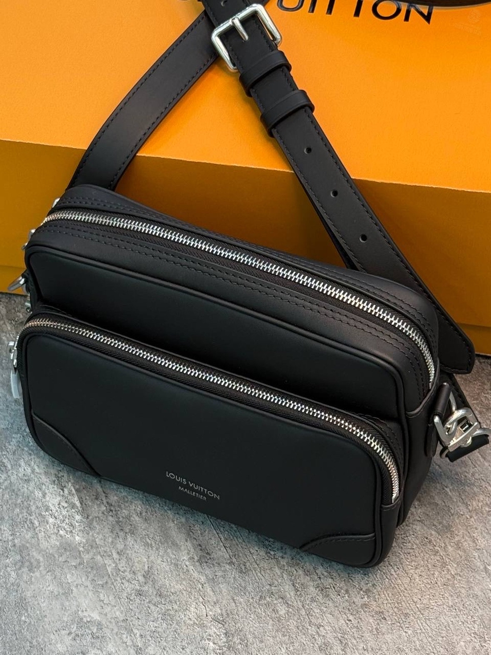 Сумка через плечо Louis Vuitton Nil