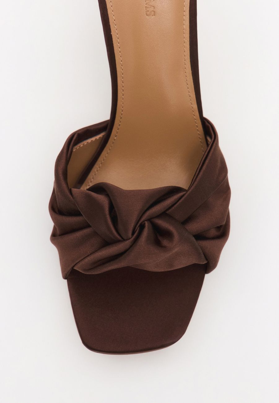 Мюли из сатина на каблуке, коричневый